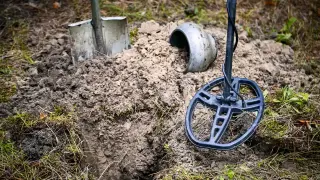 Поляци ровиха за съкровища в Рупите и ето какво им се случи