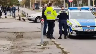 Електрическа тротинетка се заби в автомобил в Русе, 2 деца пострадаха Видео