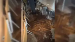 Бургаски ученици: Имахме фонтан в стаята. Буквално! Видео