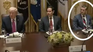 На срещата Тръмп-Зеленски: Вратовръзка на министър прикова погледите Снимки