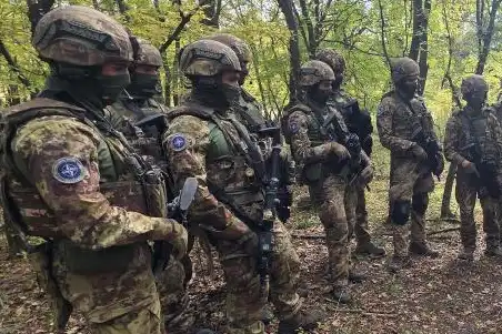 Стопанин откри страховита находка в двора си, викна военни по спешност Снимка