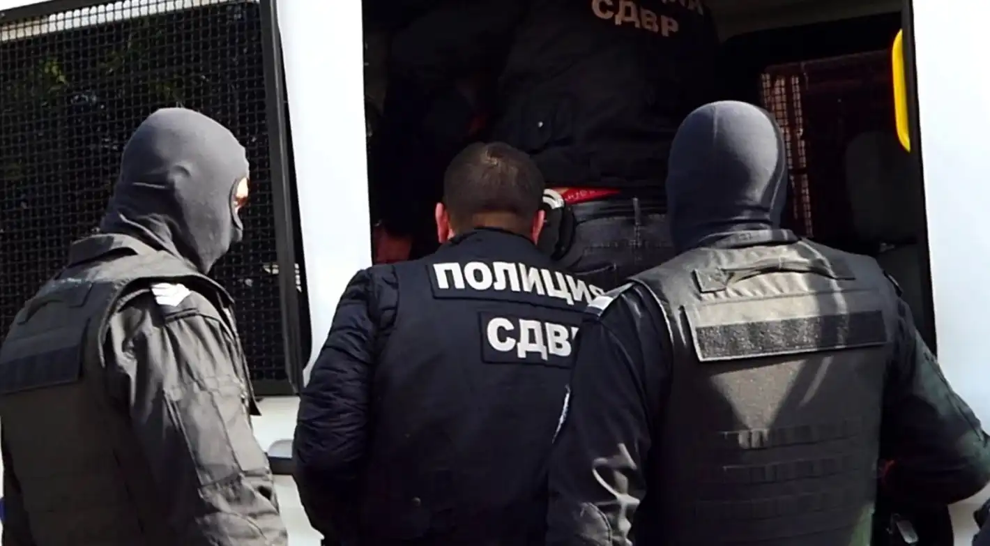 Извънредно: 103-ма задържани при спецакция на СДВР срещу наркоразпространението Снимки