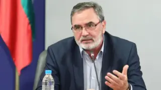 Доц. Кунчев предупреди: Грипът се разпространява по-лесно, много е важно да... Видео
