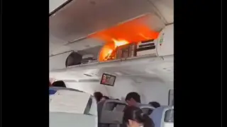 160 пътници в ужас: Експлозия и пожар на борда на самолет Видео