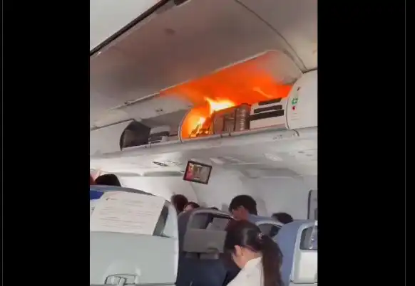 160 пътници в ужас: Експлозия и пожар на борда на самолет Видео