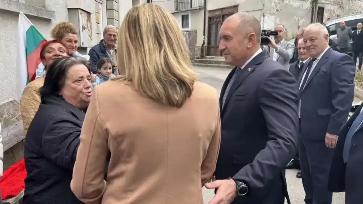 Радев докара Деси с личната си "Шкода" в Смолян Снимки