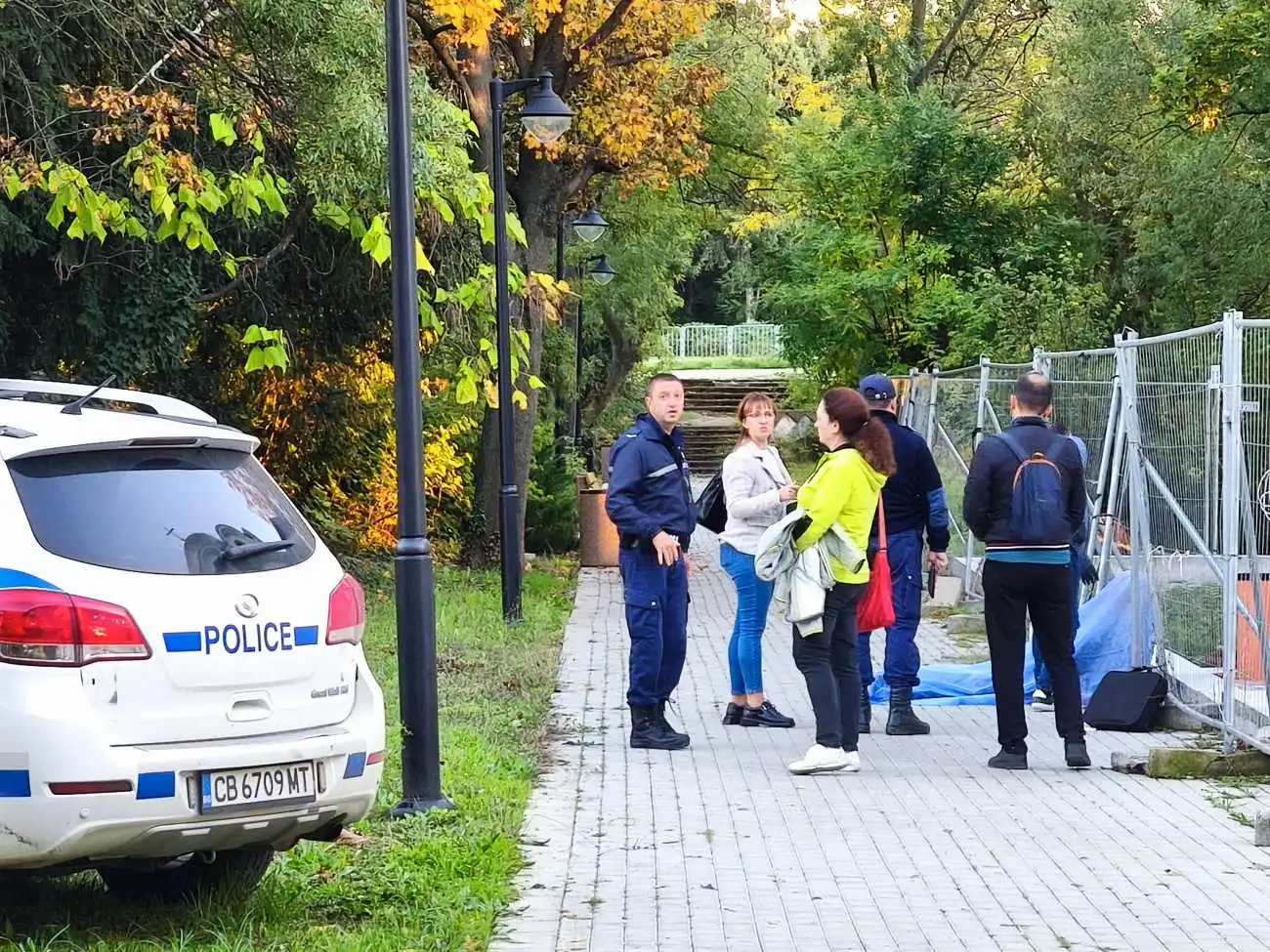Зловещо: Откриха труп на оградата на храм в бургаски парк