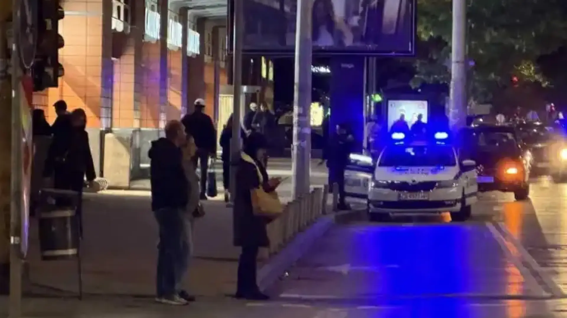 Крясъци, хаос и бой в столичен мол