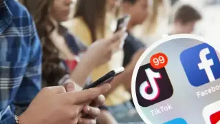 Бесни родители съдят Meta, YouTube и TikTok, защото децата им...
