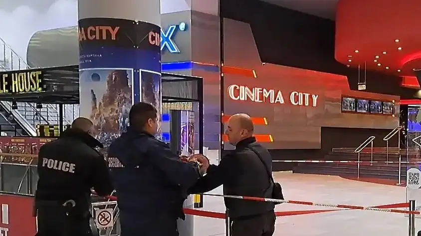 След убийството на 15-г. момче: Драконови мерки сковават моловете