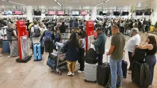 МВнР с предупреждение за любима дестинация на българите: Стачка сковава тази страна