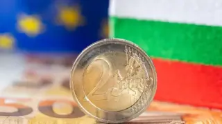 Зареждат го през декември, но ще чака ЧНГ: Еврото влиза в банкомата!