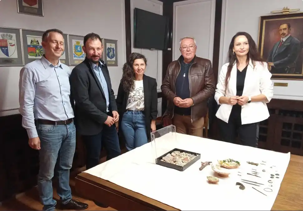 Загадъчно погребение и 10 гроба на бебета в наша църква Снимки