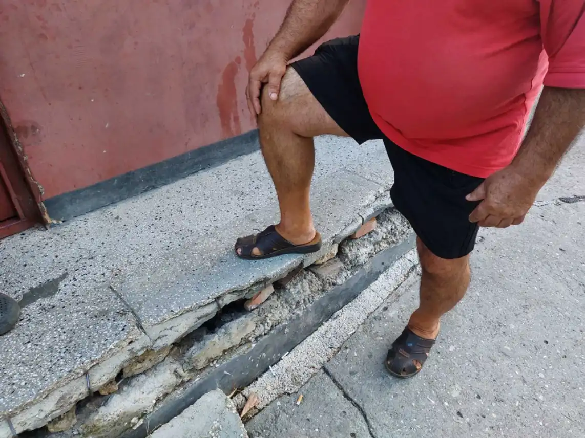 Цял блок в голям наш град пропада Снимки