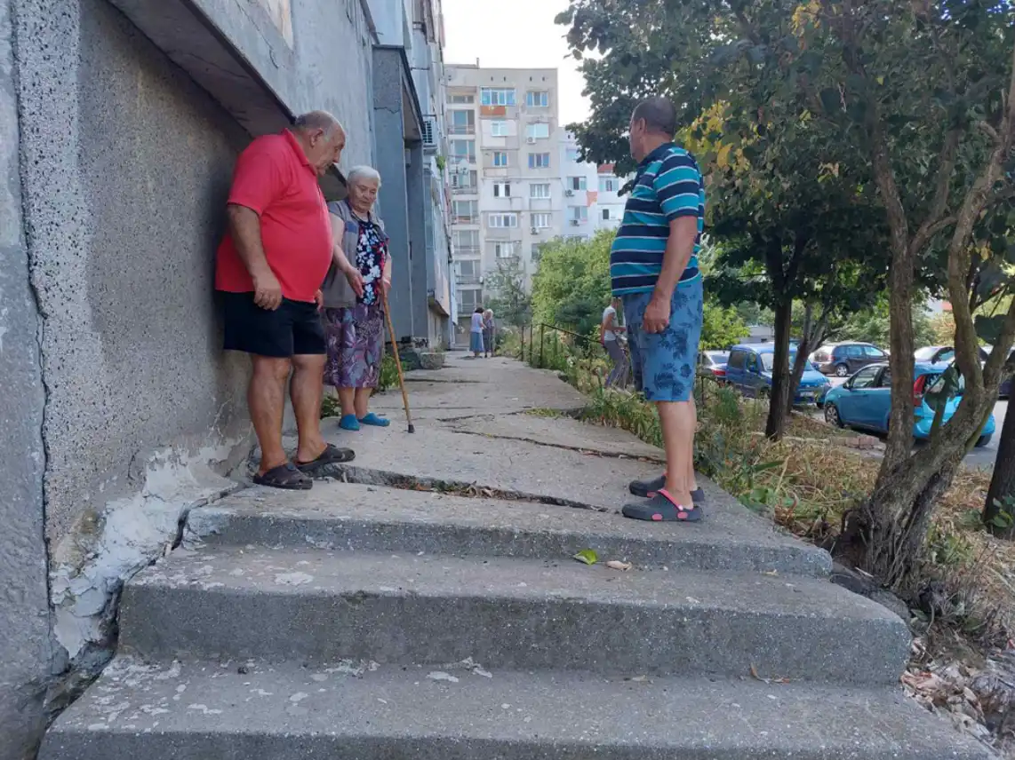 Цял блок в голям наш град пропада Снимки