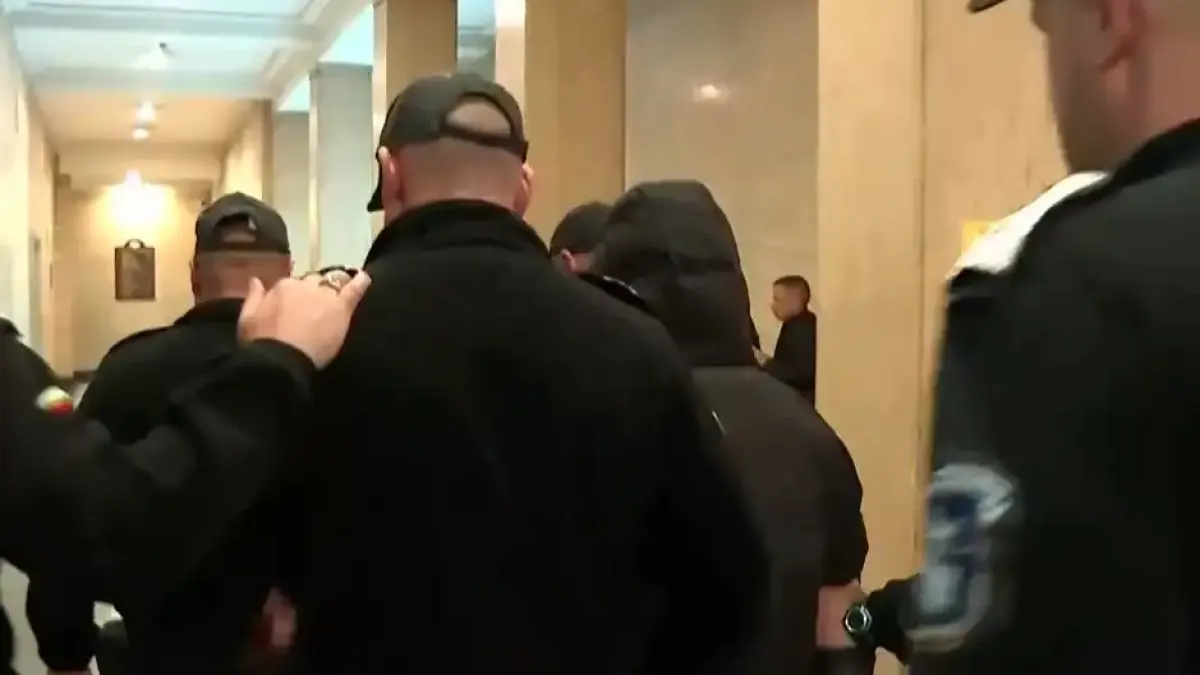 Спешно линейка в съда заради момчето, обвинено в убийството на свой връстник в софийски мол