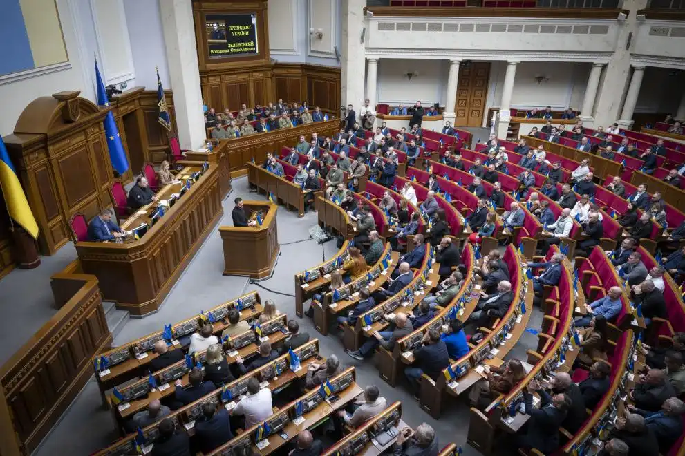 Украйна удължи военното положение и общата мобилизация до февруари 2026 г.