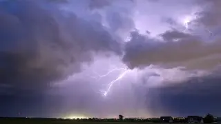Meteo Balkans: Гръмотевични бури и още сняг до часове