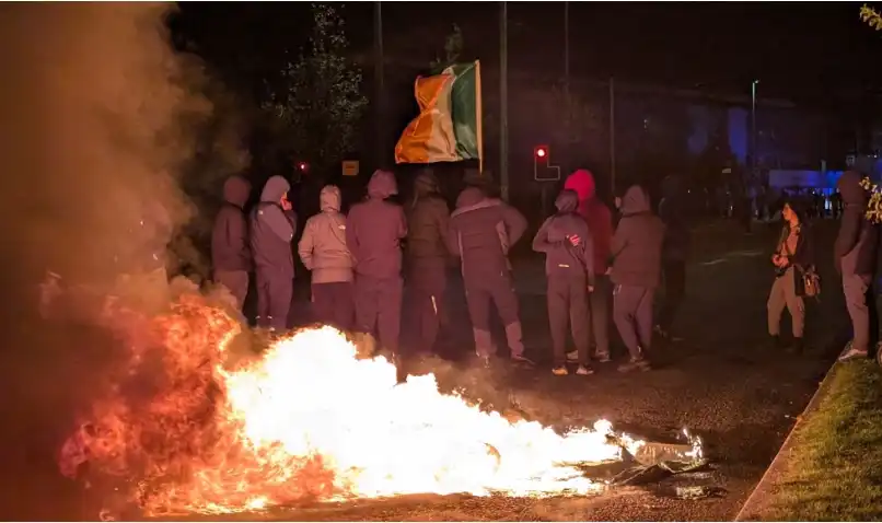 Ранени полицаи и арестувани при пореден ад в Дъблин Видео