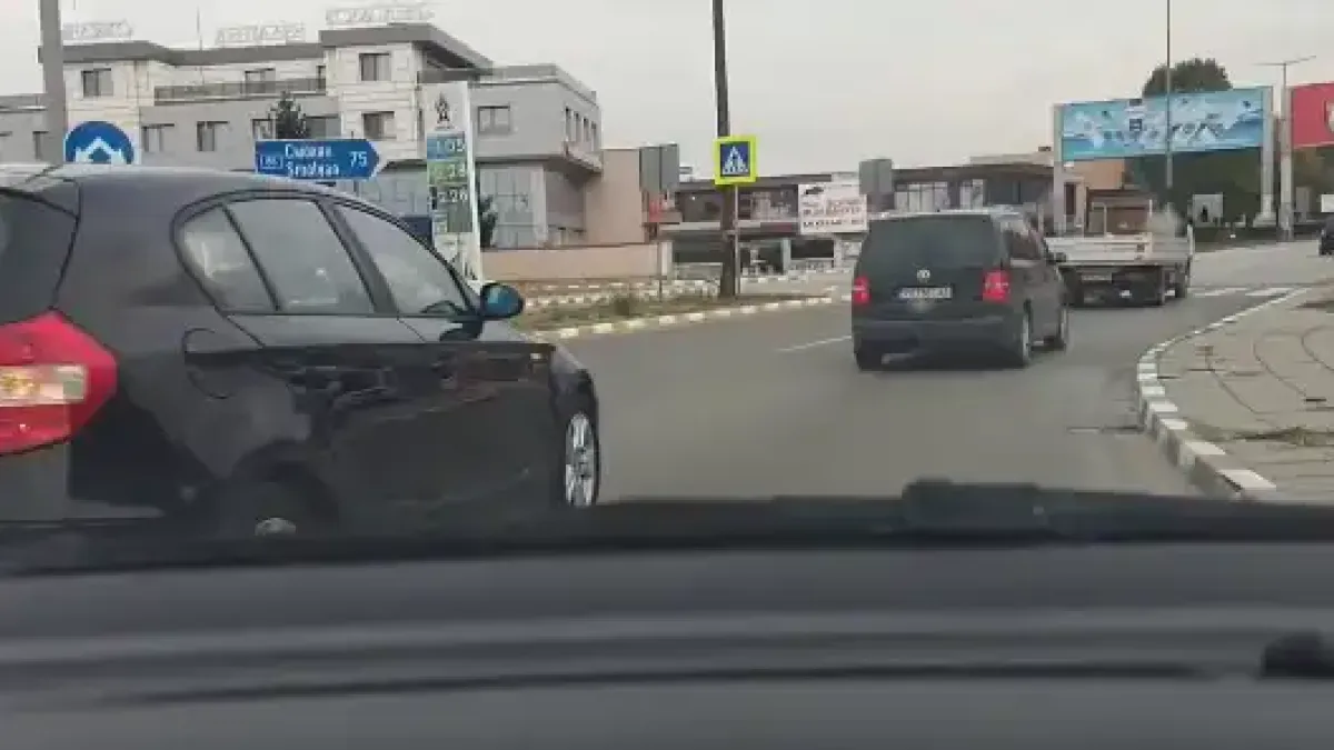 Шофьор: Хайде да се научим вече как се минава на кръфово!
