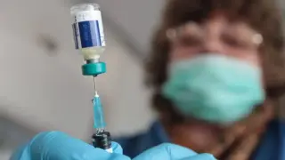 Противогрипните ваксини свършиха за две седмици: Очаква се ново зареждане