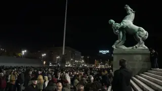 Вучич събра хиляди в сърцето на Белград заради екшъна пред парламента и разтресе всички с реч Видео