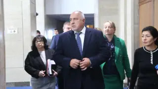 Извънредно от срещата между ГЕРБ, ИТН и БСП! Киселова е аут, ето кой става шеф на НС