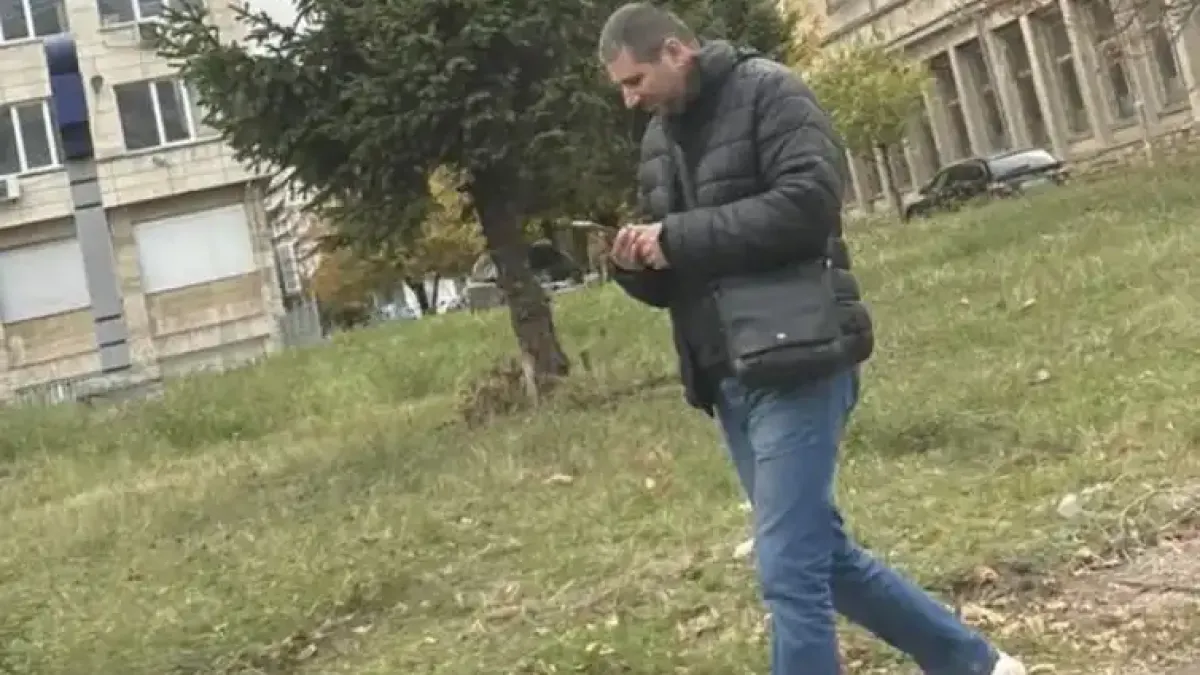Тревога! Мъж дърпа ученички в София, разпознаха го, че е... Снимка