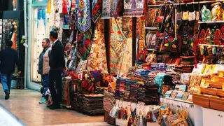 Нови строги мерки в Истанбул: преследването на минувачи от търговци вече се наказва със затваряне на обекта