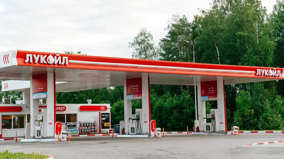 Удар по шофьорите: Горивата скачат с над 10%, "сръбският сценарий" чука на вратата