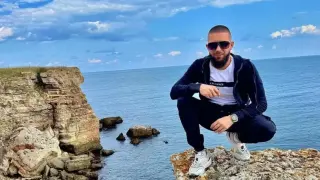 "10 сантиметра в белия дроб": Младеж от Белослав наръган пред сградата на полицията