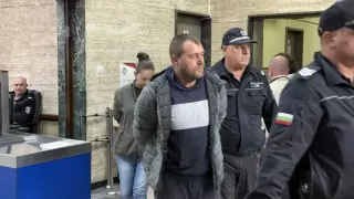 Съдът не задържа "майсторите" измамници: Излизат срещу 90 000 лв.
