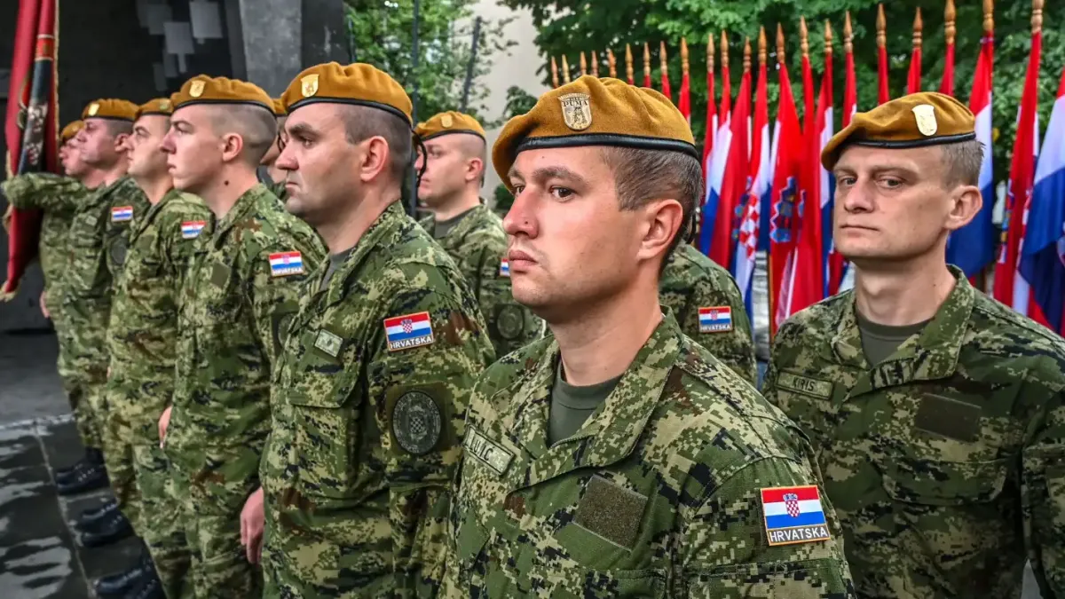 Хърватия въвежда отново казармата