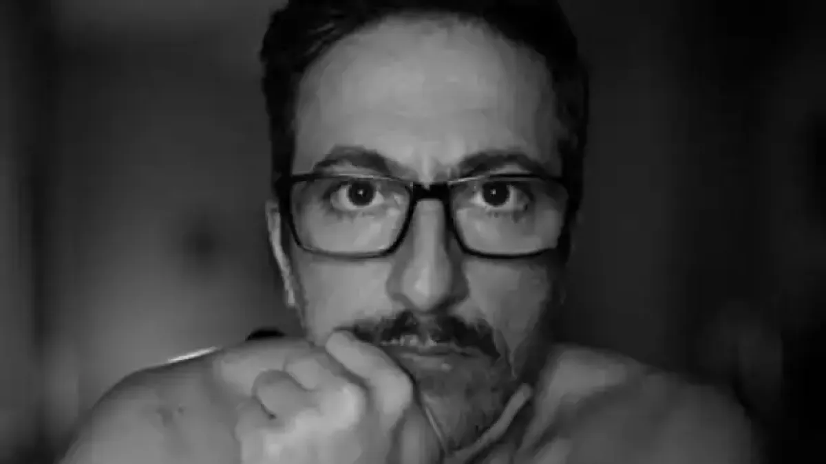 След гей оргията с насилие и дрога с известен лекар: Нов тежък удар за актьора Росен Белов, изритаха го и от...