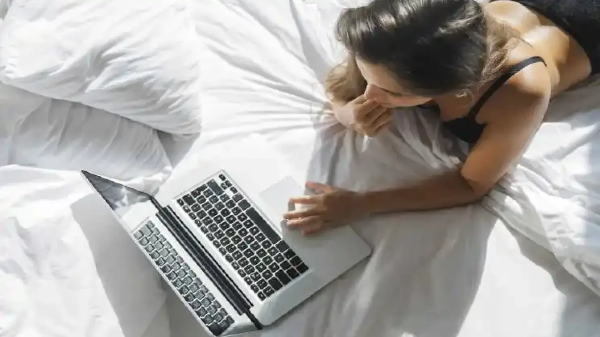 От джобни пари до хиляди левове: Новият бизнес на ученички в България, Вели Отвертката бие всички Снимки 18+