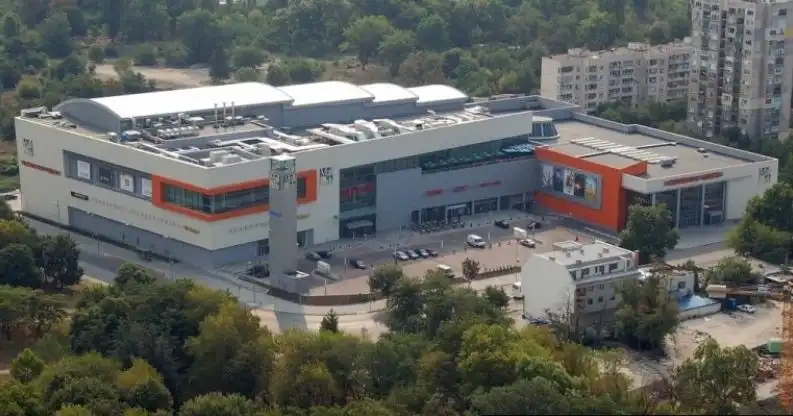 Пече се голяма имотна сделка! Първият мол в този град отива в български ръце