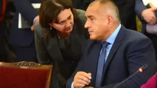 Румяна Бъчварова безсрамно нападна Борисов и полегна в краката на Радев!