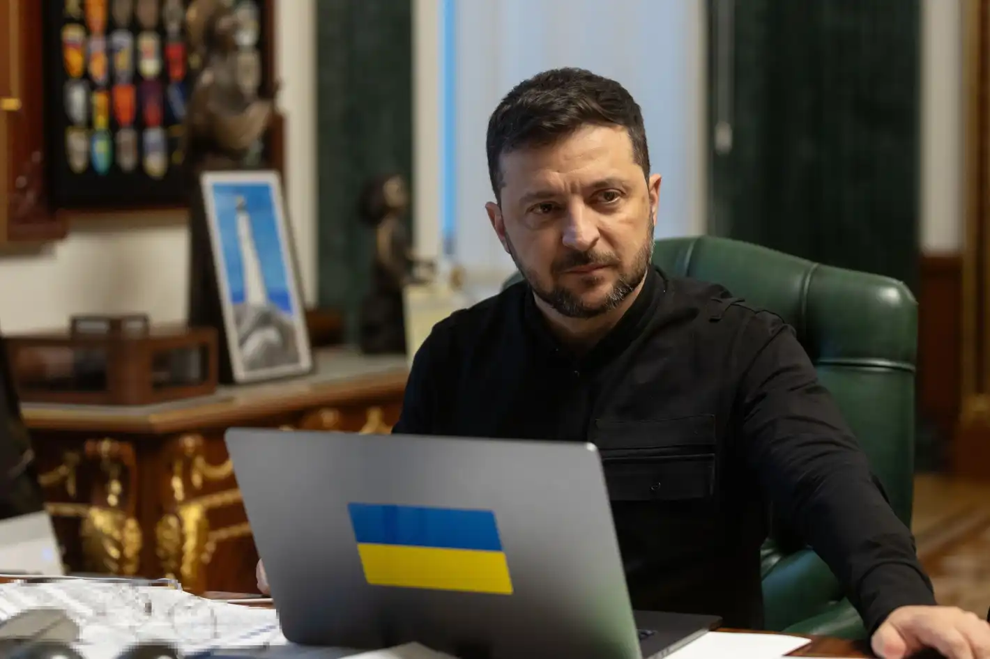 Зеленски удължи военното положение в Украйна