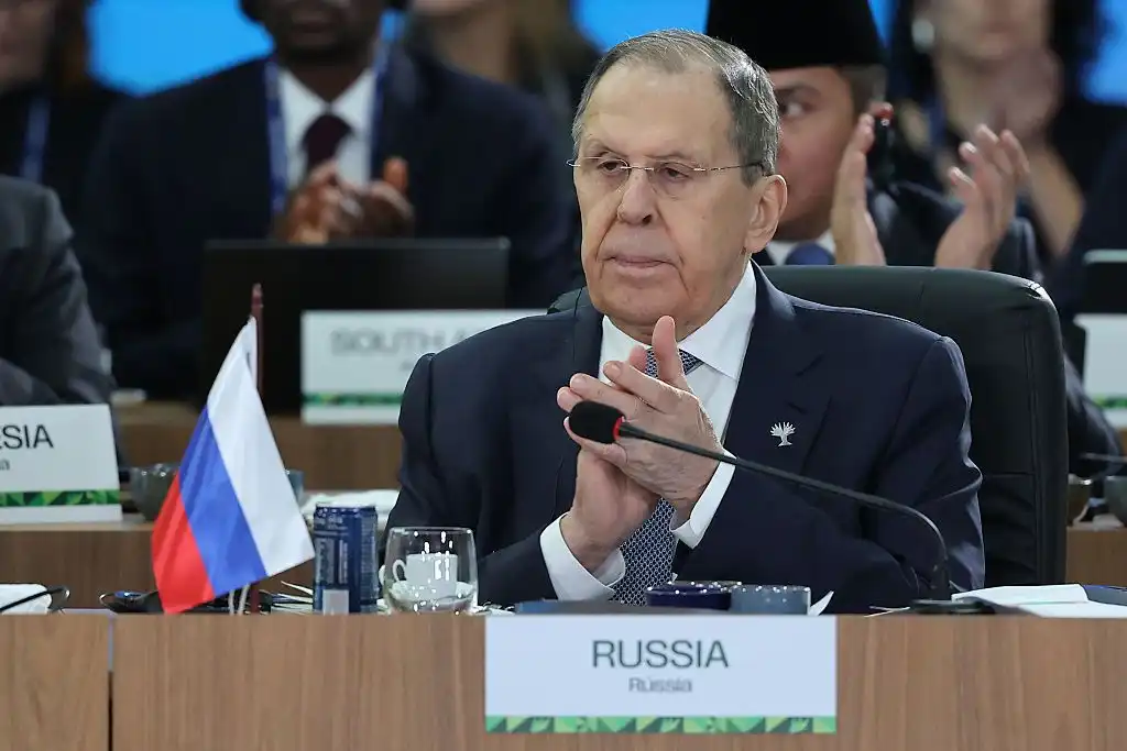 Ройтерс: Лавров се появи и обяви готовност за...
