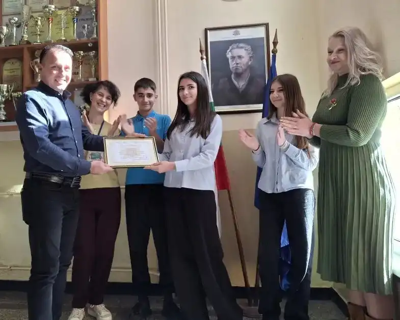 Всички се възхищават на тази ученичка заради постъпката ѝ