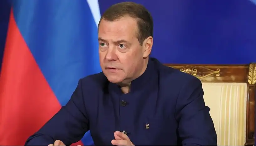 Медведев нарече белгийския министър на отбраната „малоумен“ и се похвали с „Посейдон“