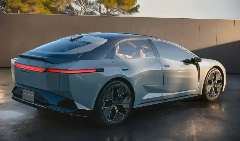 Кардинални промени: Първи Снимки и подробности за новата Toyota Corolla