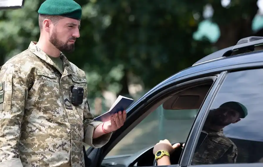 Стана ясно колко млади хора са напуснали Украйна за два месеца