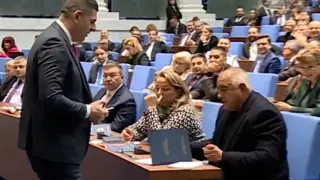 Борисов го направи, сложи подписа си, след като Мирчев го подкани, в парламента стана шумно БЛИЦ Live
