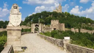 Извънредни новини за мъжа, полетял от скала на Царевец