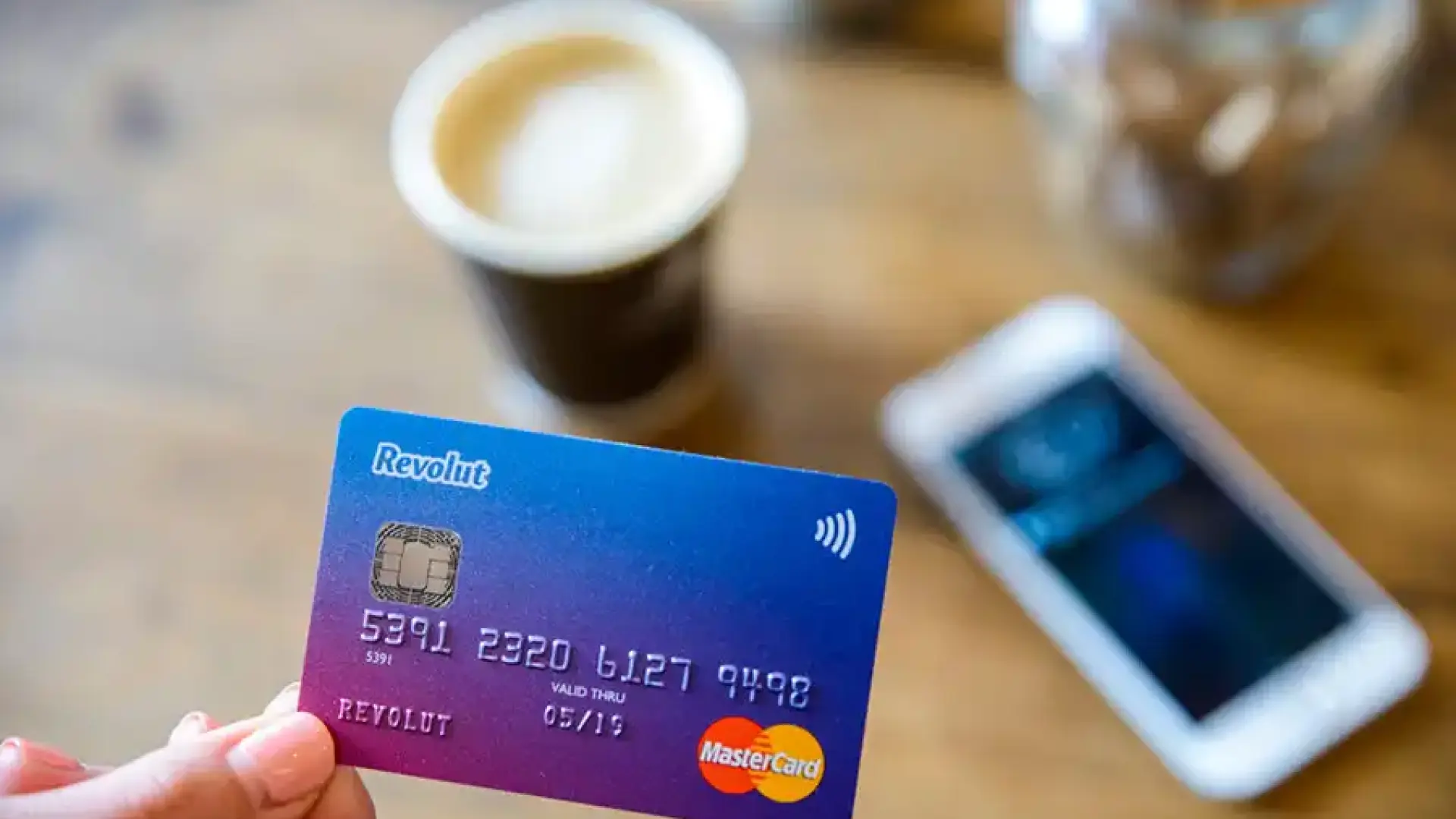 Преминаването към евро в Revolut започва: важните срокове за клиентите