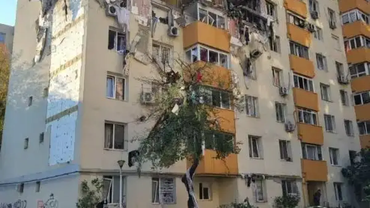 Експлозия в жилищен блок уби трима