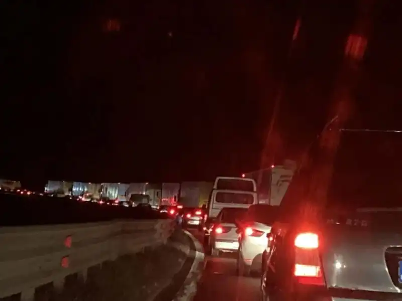 На АМ „Хемус” е страшно, стотици са в капан Видео