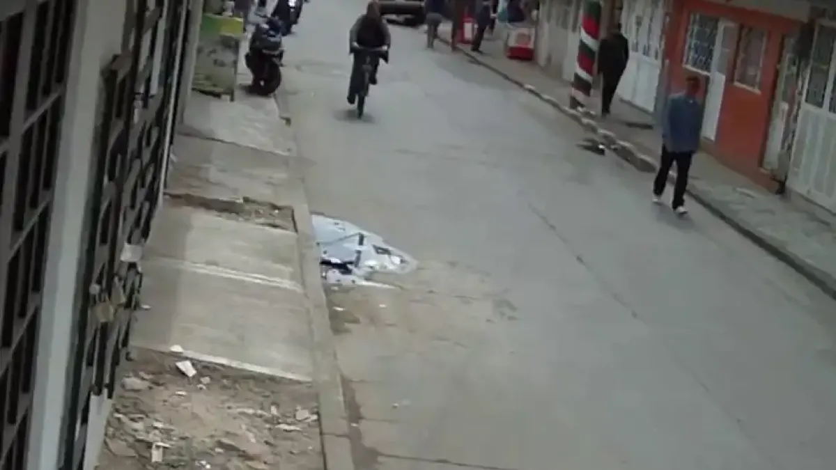 Вижте как полицаи ликвидираха убиец на улицата Видео 18+