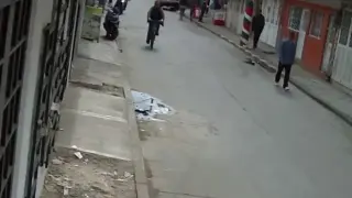 Вижте как полицаи ликвидираха убиец на улицата Видео 18+